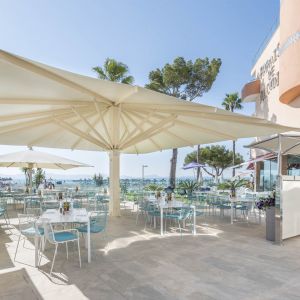 Covering the terrace with umbrellas and pergolas